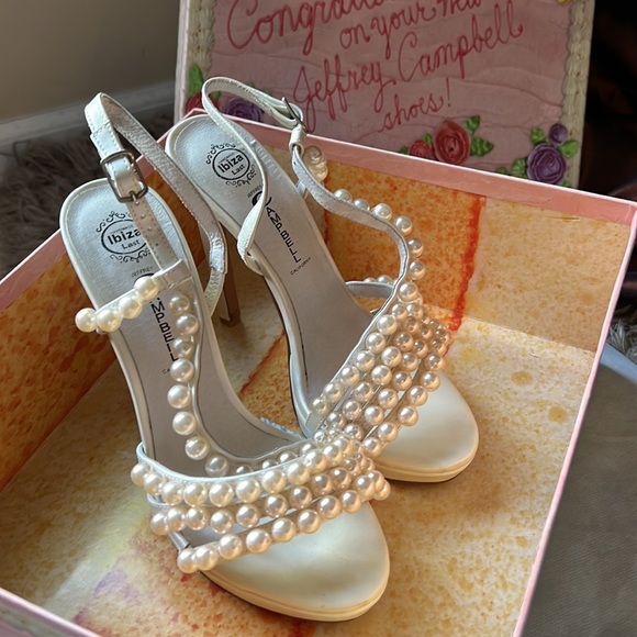 Pearl Shoes - Picture 1 of 5